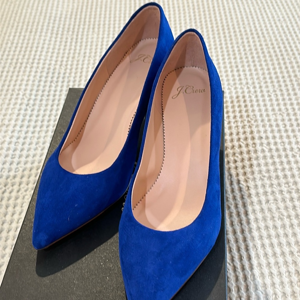 Brand new sapphire blue suede pumps!